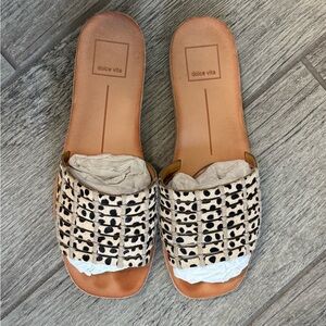 Dolce Vita Women's Black and Tan Leopard Slide Sandals